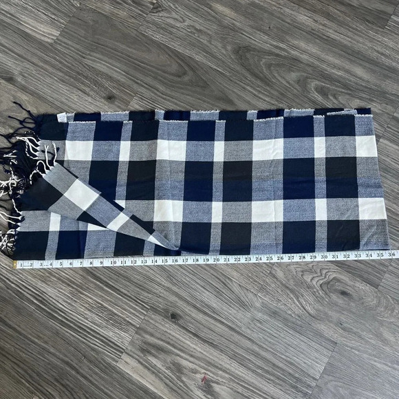 Plush Apparel Checkered Plaid‎ Blanket Scarf Blue And White OS - Picture 6 of 7